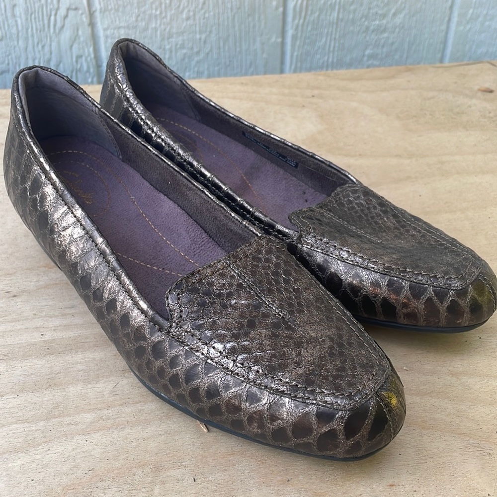 CLARKS Artisan Timeless Snake Print Leather Loafers size 7